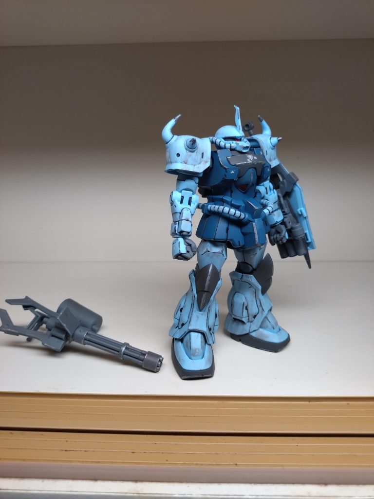 ジオン軍モビルスーツ用に水転写デカール買ってたんですが行方不明になったのでリアルグレードザクIIの余剰デカールから流用。もう少しシール追加してもよかったかも。