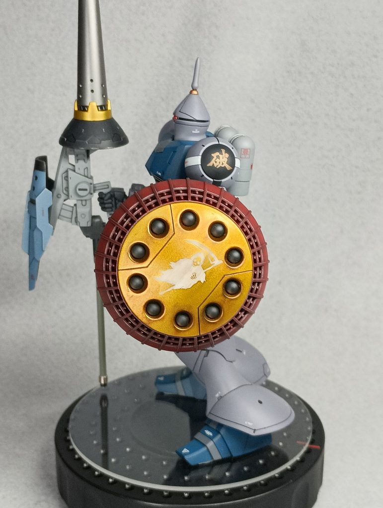 今回はデカールに拘ってみました。盾に少し汚し入れました。