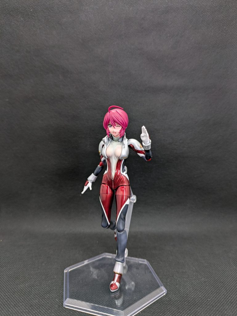 Tシャツは通常軟質パーツよりさらにやわらかだったので、さすがに塗装割れ起きてます。