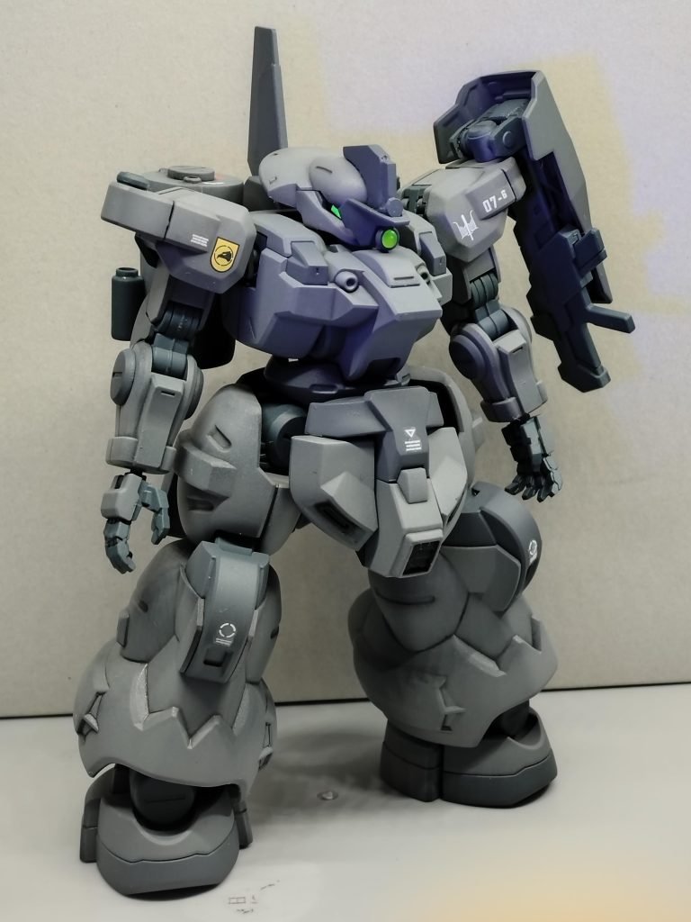 フロントビュー見た目は素ディランザからだいぶ変わっているように見えますが、改修箇所は頭部とバックパックのみ。