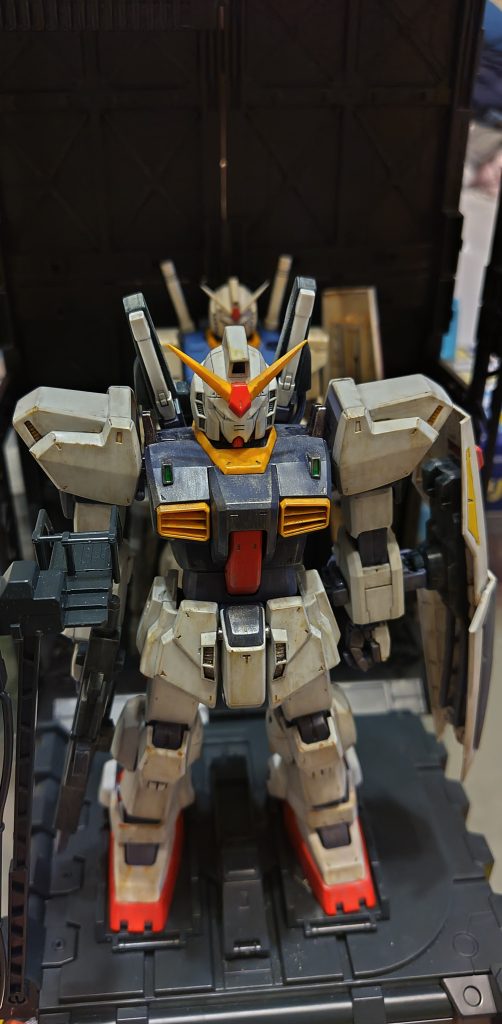 後方に見えるのは、手抜き第一弾のRX78-２ジ・オリジンです