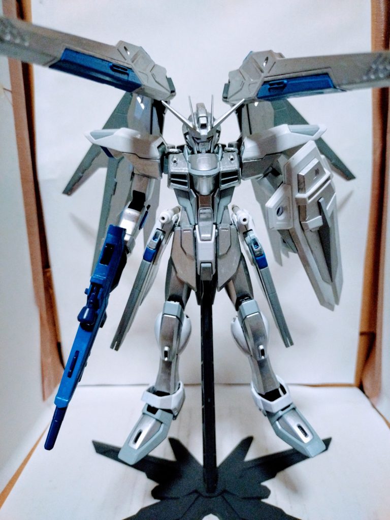 筆塗り塗装なので、相変わらずムラがあり下手くそですが。フォースインパルスに続いて、シャインシルバーのガンダムになりました。最後まで見て頂いて、ありがとうございました(*^^*)