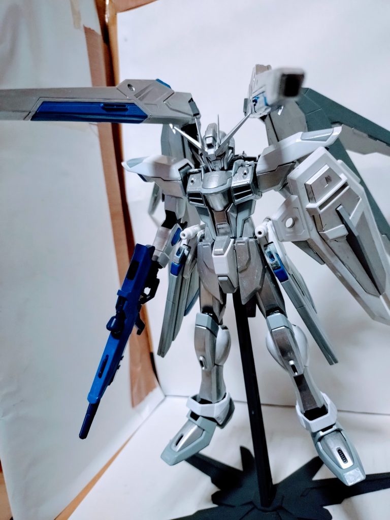 旧型とあって、バージョン2.0に比べるとパーツが少なく、組み易かった感じです。  