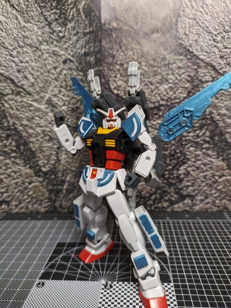 「これでワイもパワーアップや!」使用したのはEGラーガンダムとオプションパーツセットのパワードアームズパワーダーとアームアームズ、ラーガンダムにはランナーの都合上 通常のガンダムヘッドが付属してるのでお得でした♪シールド以外はガンダムが組めるみたいですね。