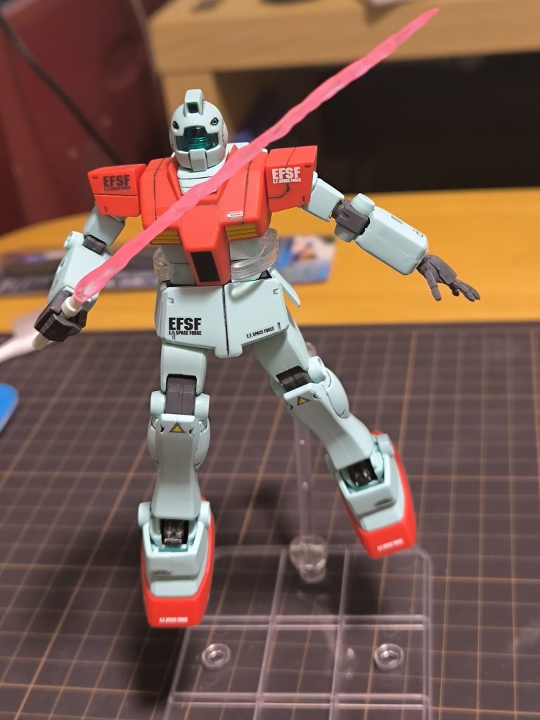 ジムのビームサーベルはビームエフェクト部を塗装するのを忘れました💦ですのでガンダムおじさんから借りています(gundam-kao6)この写真のサーベルエフェクトはビルダーズパーツのMSエフェクト０１より