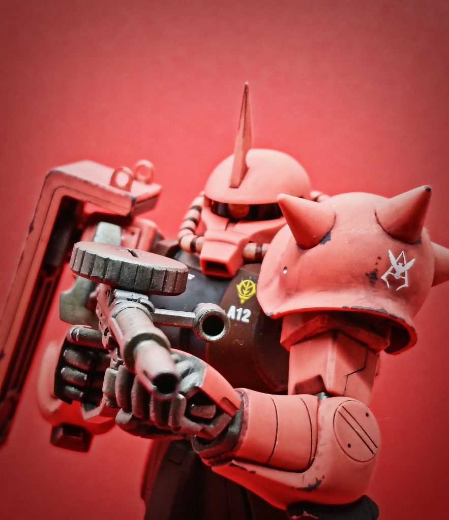 シールドにフックを掛ける穴を取り付けました。ランナーの番号の部分を使ったお手軽改造。