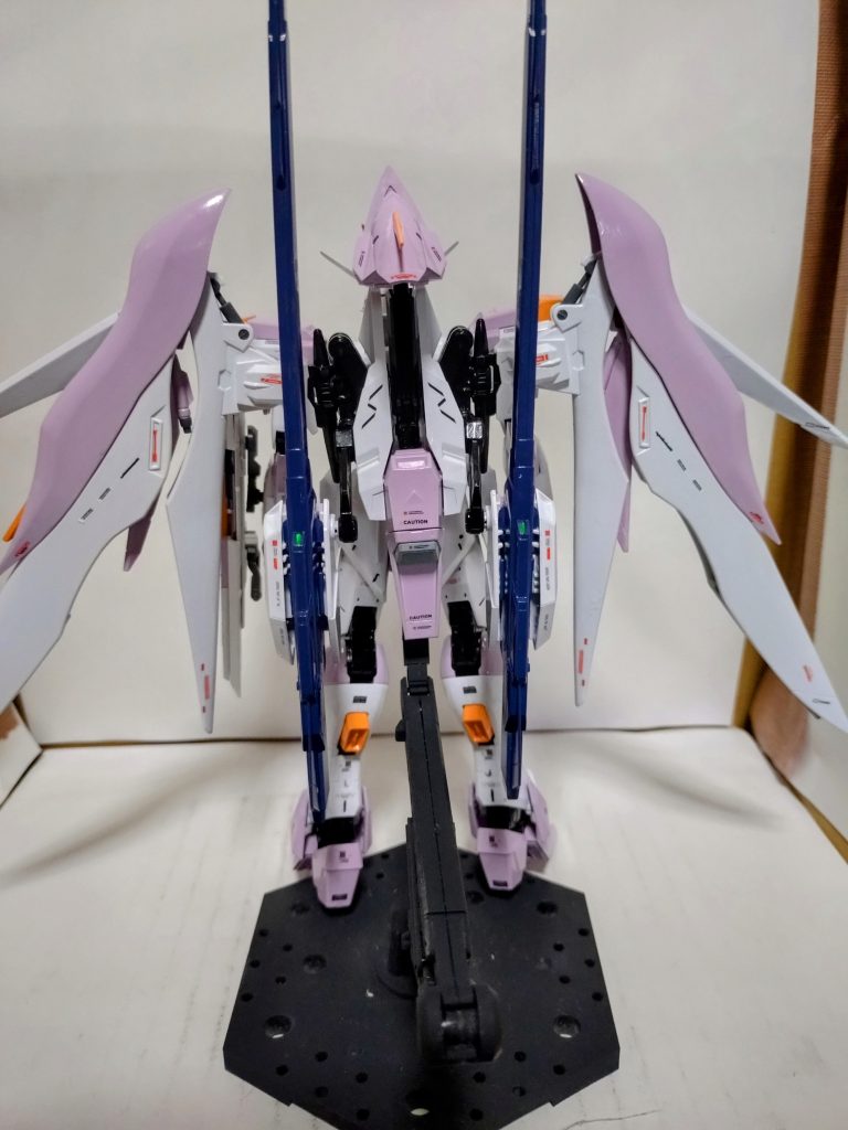 関節部分などは、ガンダムSEEDのディアクティブブラックでまとめました。