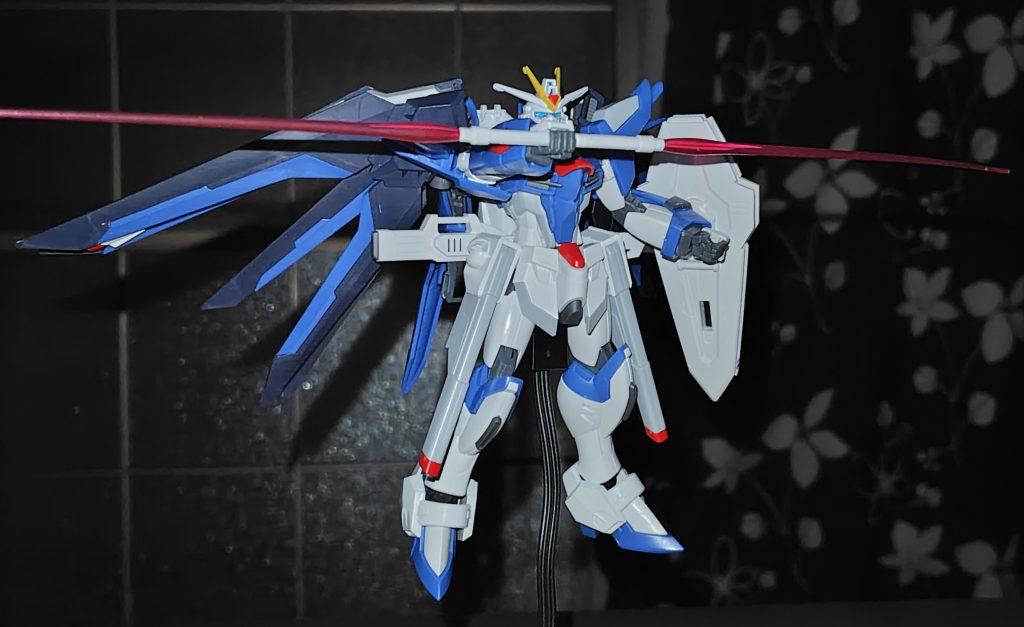 柄尻同士を接続したツインビームサーベル。