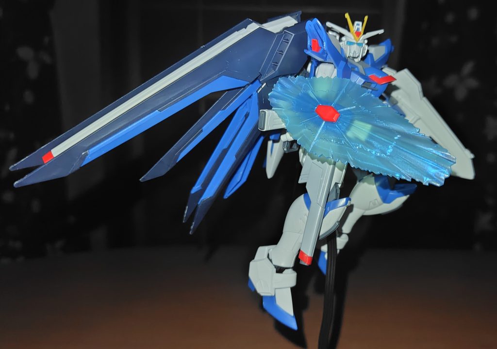 両前腕装甲にビームシールド完備。