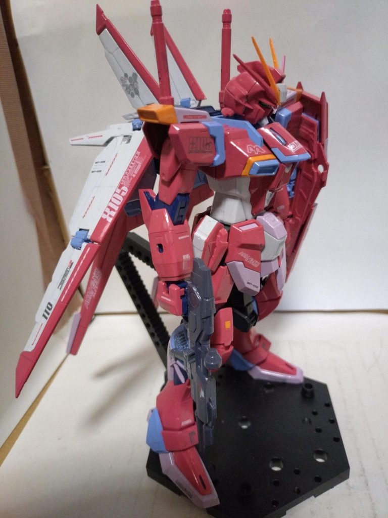 フォースシルエットのウイング部分は、エアリアルホワイトでちょっとカラフル？に。 