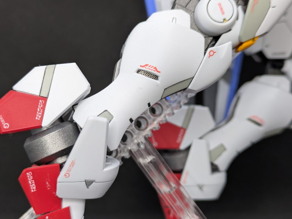 エアインテークのような部分が大きかったのでエッチングパーツ化