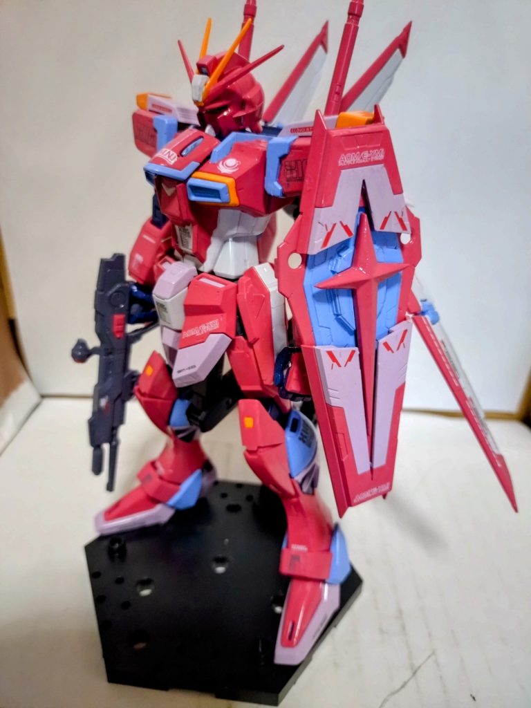 基本的な部分は、ルナマリア専用機ピンクで仕上げて、あとはレイ専用機パープルとハイネ専用機オレンジ、ソードストライクブルーで。