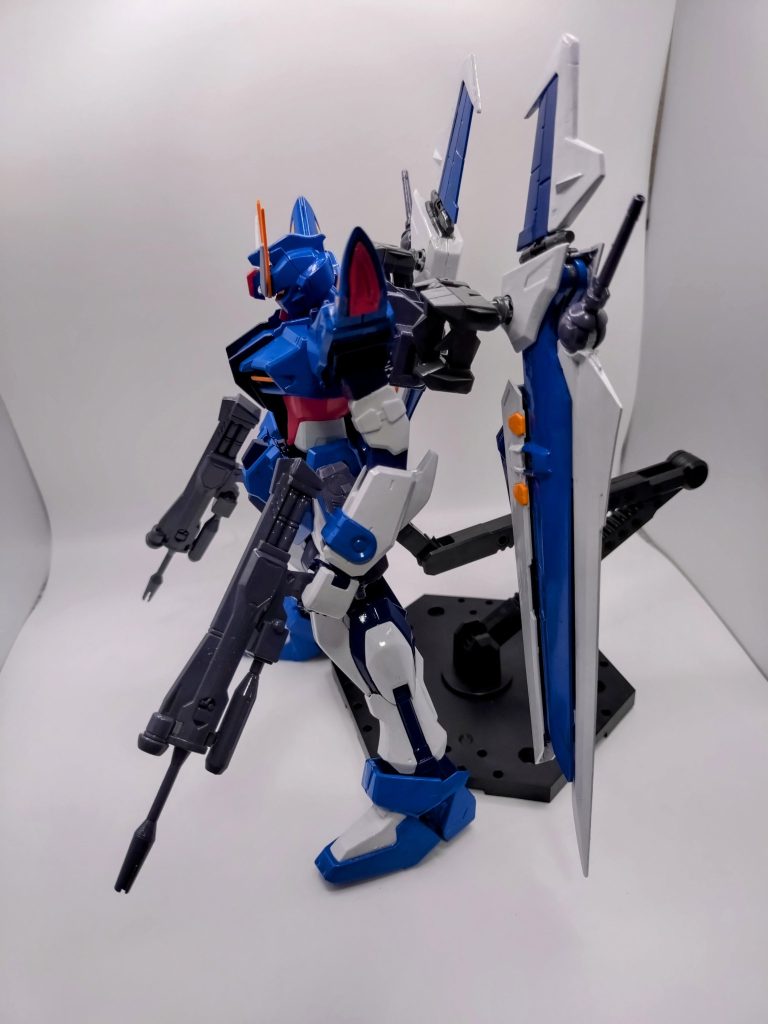 ストライクノワールは、スターゲイザーのアニメを見て知りましたが、ライジングフリーダムカラーでキラ・ヤマト仕様？にしたらどうだべ？ってな（笑）