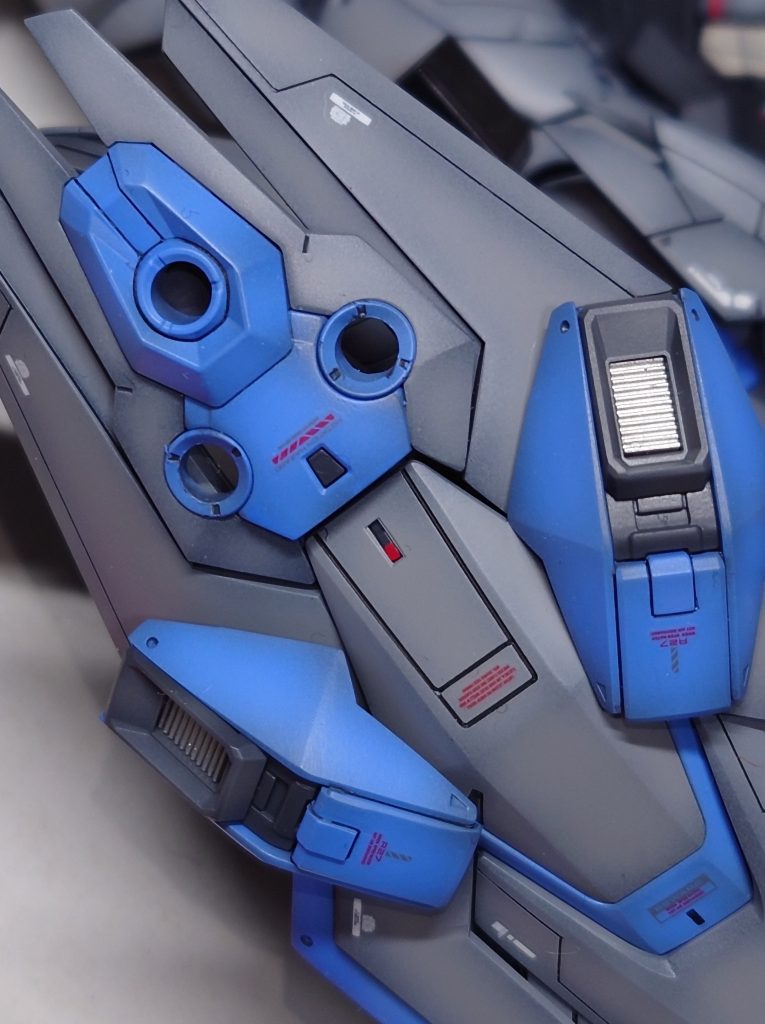 レッドポイントはハセガワのシートを切り出して貼り付けています。