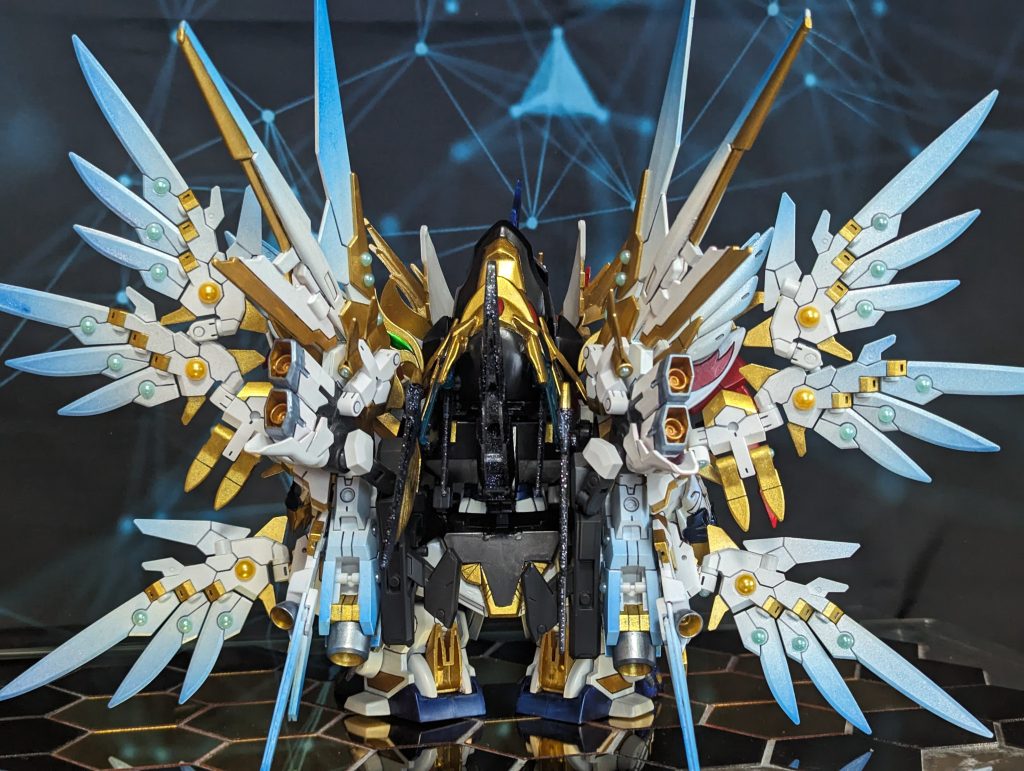 後ろから。一応自立しますが、念の為デルタカイのウイング取り付け、パーツ細いのでプラ板で厚みを付けてあります。