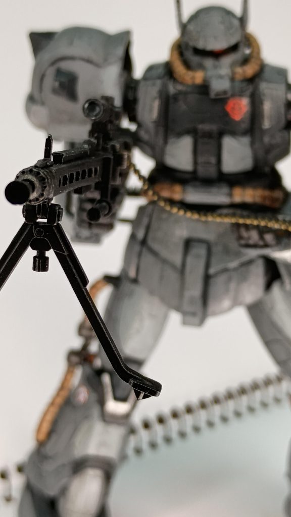 MG42風機関銃を装備しています。弾薬べルトはあんまり見かけないですよね。