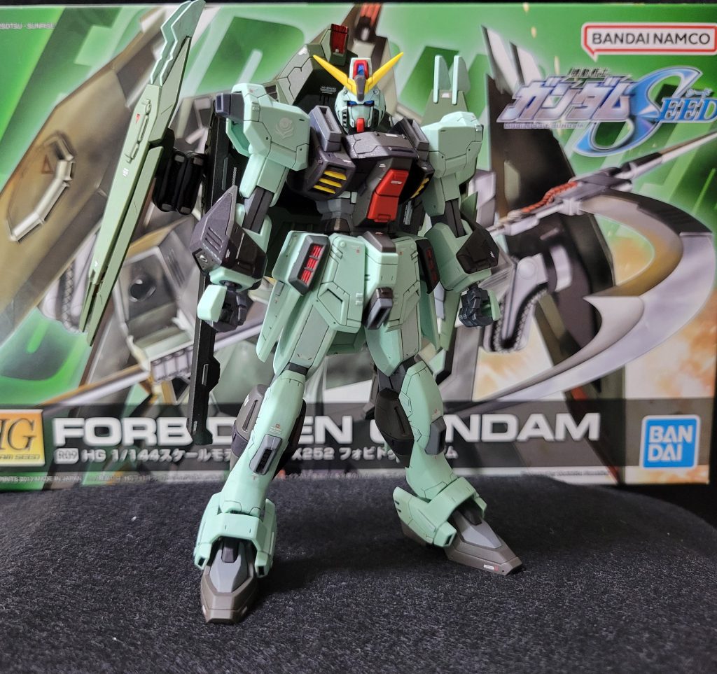 部分塗装、スジ彫り、プラ板貼り付け、そして太もも延長！　スタイル良くなったと思うんですが、いかがですか？