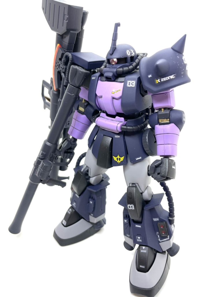 黒い三連星始めて製作しましたが意外と配色好きかも笑3体揃えたいけど、夢のまた夢ですね笑