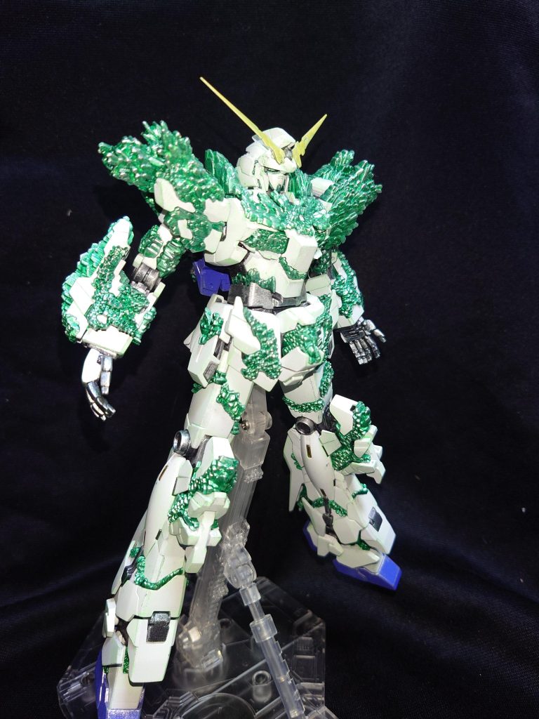 大きな変わりは無いですが、結晶の金属感を少し強く出来た気がします。