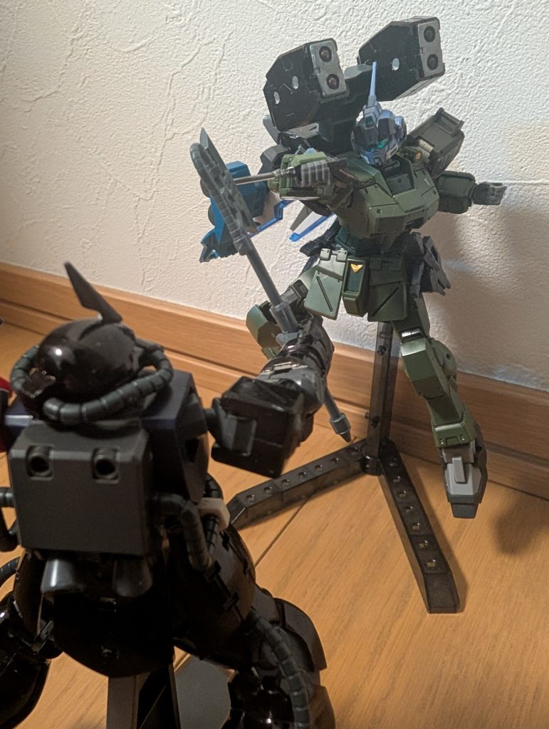 Mk-IIパイロット「押し負けそうになるだと…！？」ザクパイロット「邪魔なんだよおおおお！」Mk-IIパイロット「くっ…！次で決める！！」