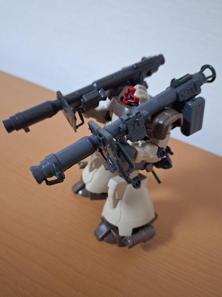 左手のラケーテン・バズは、倉庫にあった、ウェポンキット（？）からぶんどったやつで、細かい仕様違うんすよね😅