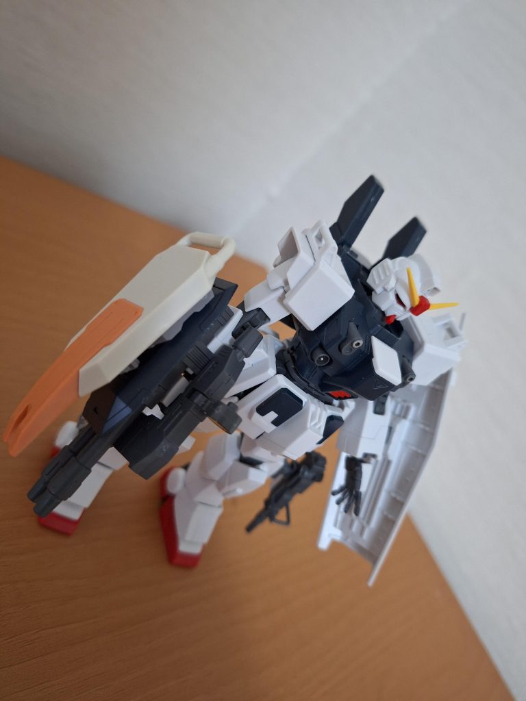 特戦使用を謳うので、いろいろイジろうと思ったのですが、止めて、白組だし色も成形色にしました。