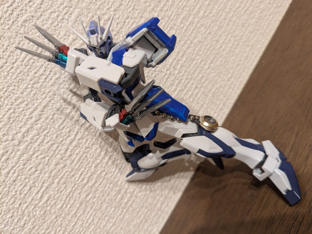 ロスワ立ち絵をイメージして１枚。EGの稼働域にカミキバーニングの手首のおかげで、ここまで躍動感あるポージングもできるようになりました！ホントならアクションスタンド使ってポージングさせれば良いのですが、手元になかったので壁に立てかけ、カメラを斜めにして撮影したので、違和感アリアリですが、ご容赦ください笑