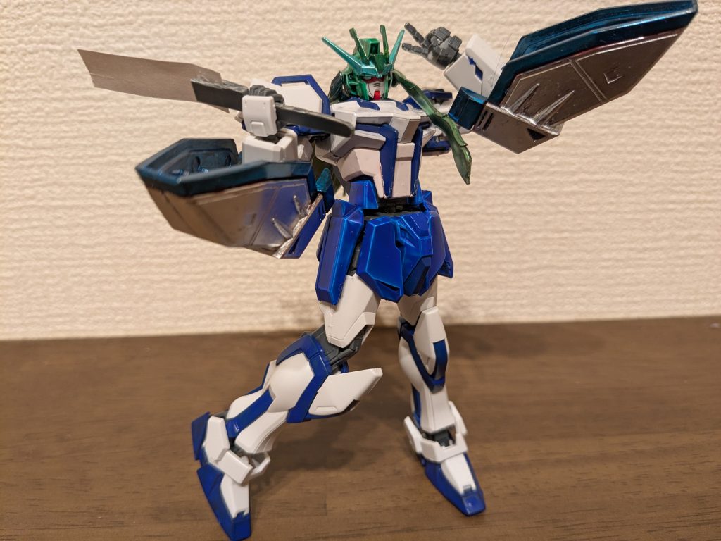 最後に、ロスワ立ち絵をイメージした１枚。左手はビルドバーニングの余った武器持ち手と平手の指を加工して作成。早苗っぽい感じが出た良い１枚になったかな〜と思います。と、いうわけで、守矢神社の巫女、東風谷早苗専用ストライクガンダムでした。ご覧いただきありがとうございました！！