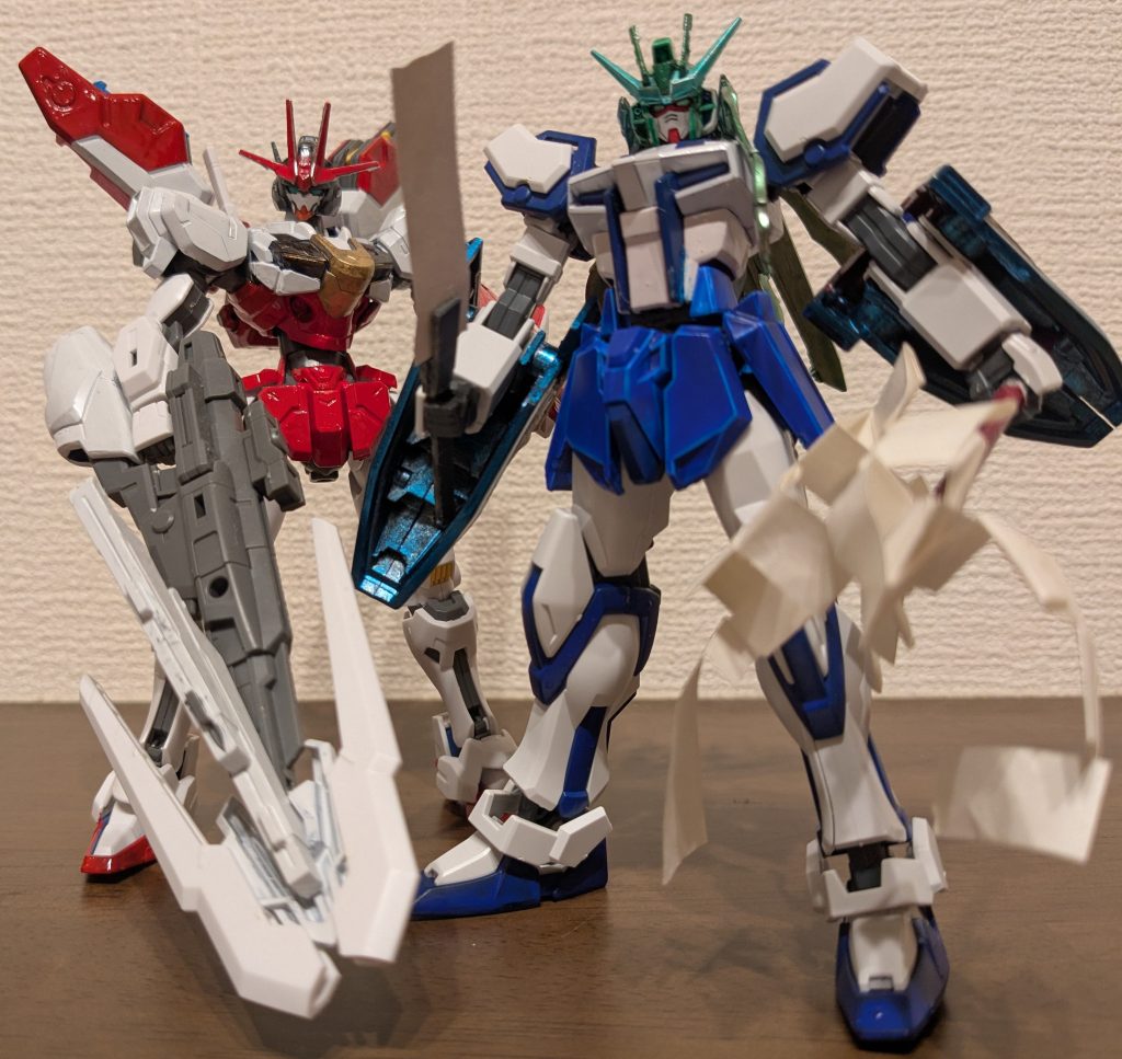 東方巫女のツーショット良い感じにそれっぽさを出せたのではないかな〜と思います。遠近感で同じように見えてますが、実際に並べるとエアリアルけっこ〜でかいんですね笑