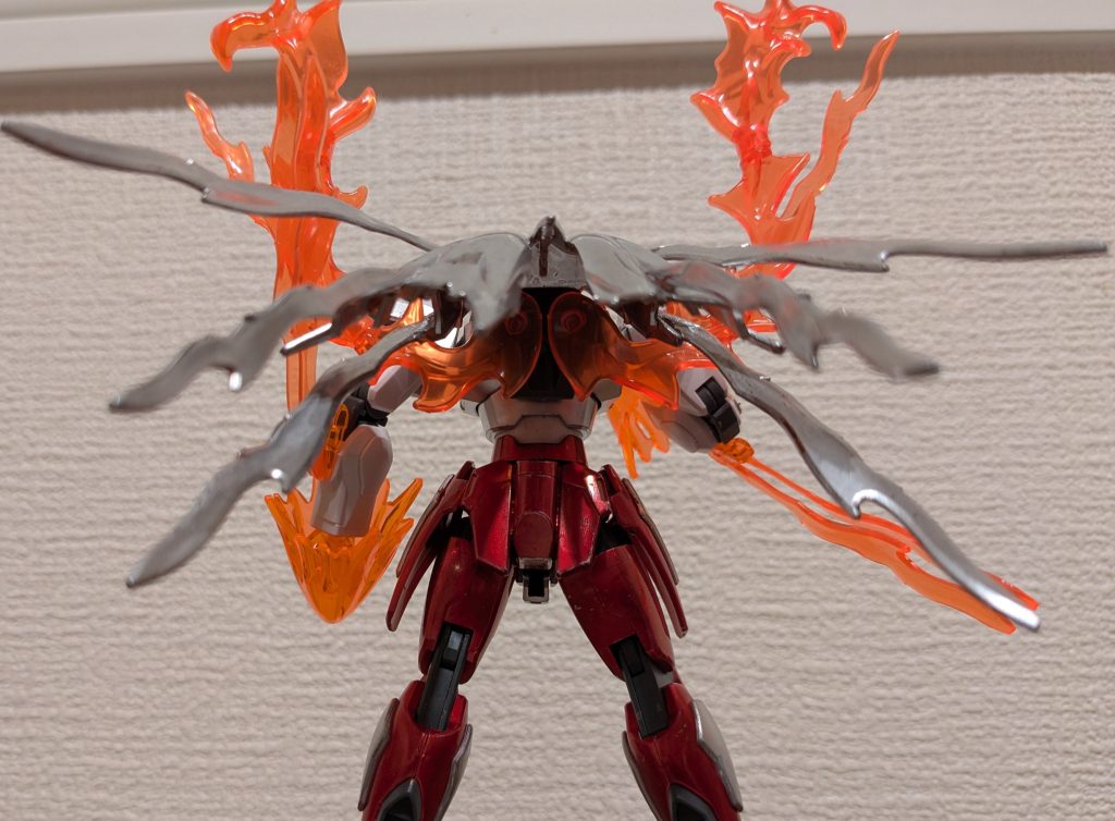 バックショット炎の羽はビルドバーニングのものそのままで良い感じになりました!後ろから見ると、右肘から炎エフェクトが2本出ているのが分かりやすいですね笑