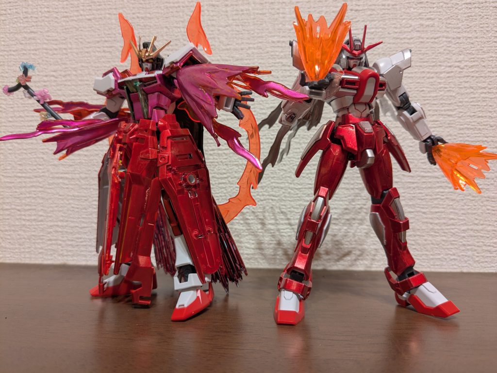 最後に、輝夜ストライクとのツーショットで締めです。シンプルながら、妹紅らしさを再現できたのではないかな〜と満足のいく機体になりました。以上、藤原妹紅専用ビルドバーニングガンダムでした。また娘からのリクエスト等あれば、それに寄せた東方ガンダムを作っていければと思います。それでは、ご覧いただき、ありがとうございました!!