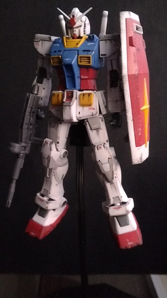 アンテナは紛失したので他のガンダムのものを複製して付けています