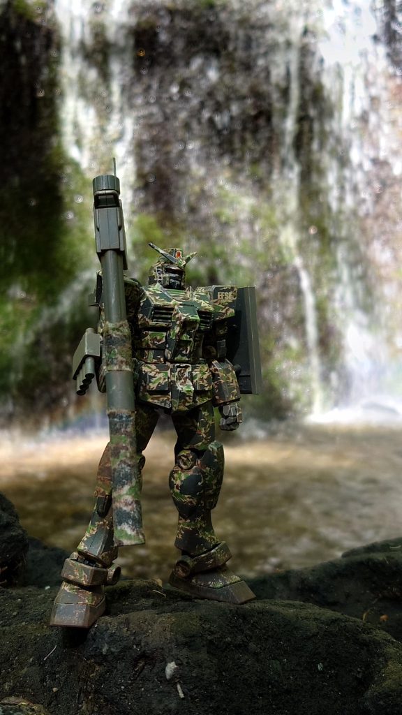 ベトナムタイガー迷彩が効いてます。