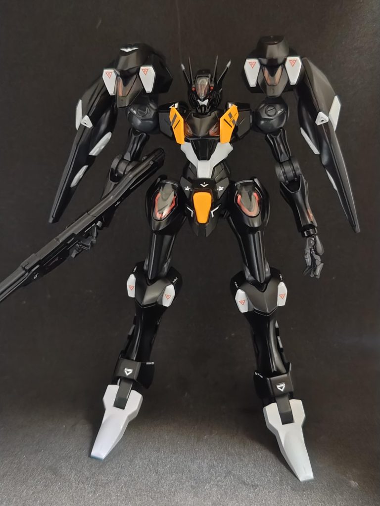 加工は軽めに肉抜き埋め程度。塗装して、デカールを貼り付けました。クリアーはつや消しにしようかと思ったんですが、在庫がなく半光沢にしました。