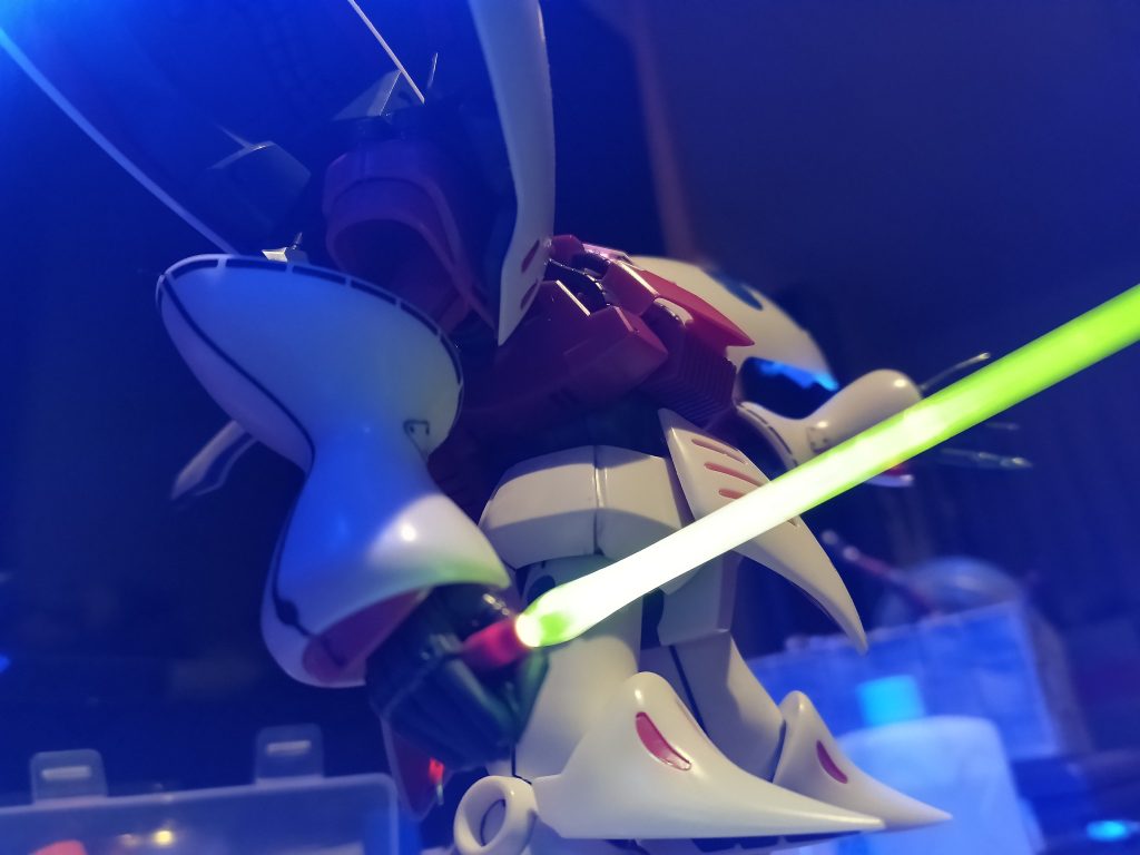 今回もビームサーベルはイイ感じに光ってます👍😁