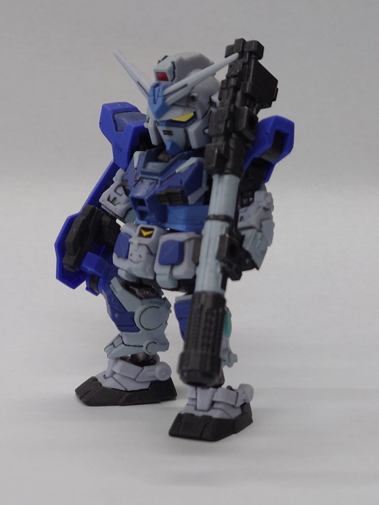 手持ち武器が寂しかったので、これもジャンクパーツからユニコーンガンダムのバズーカを持たせてみました。 