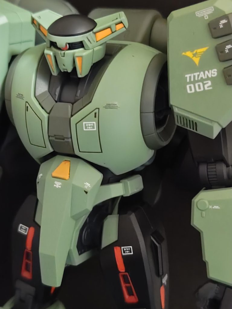 最新キットてことで、なかなか組みやすかったです。モノアイはプラパプを差し込み。眉間？の部分はプラ板で少し延長してます。