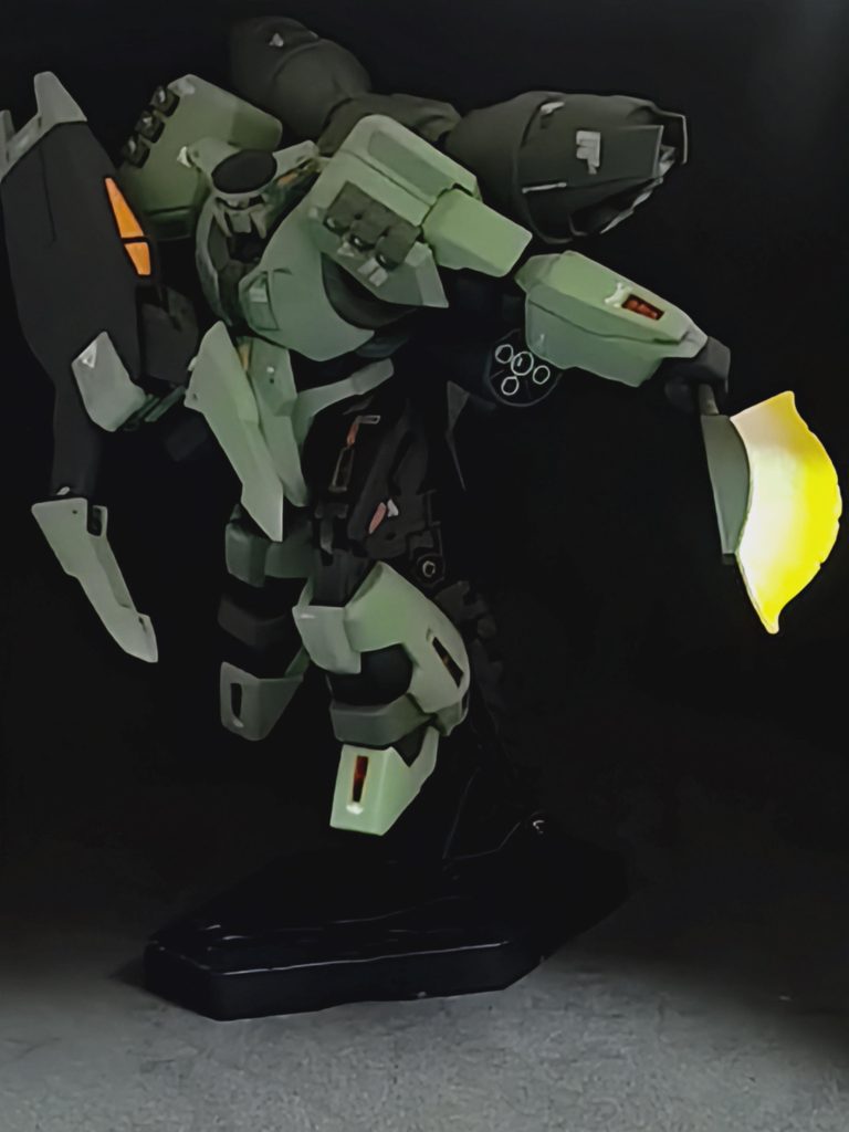 ビームアックスの塗装があまり上手くいかなかった。(⁠ ⁠；⁠∀⁠；⁠)今年最後のガンプラ作品となりました。