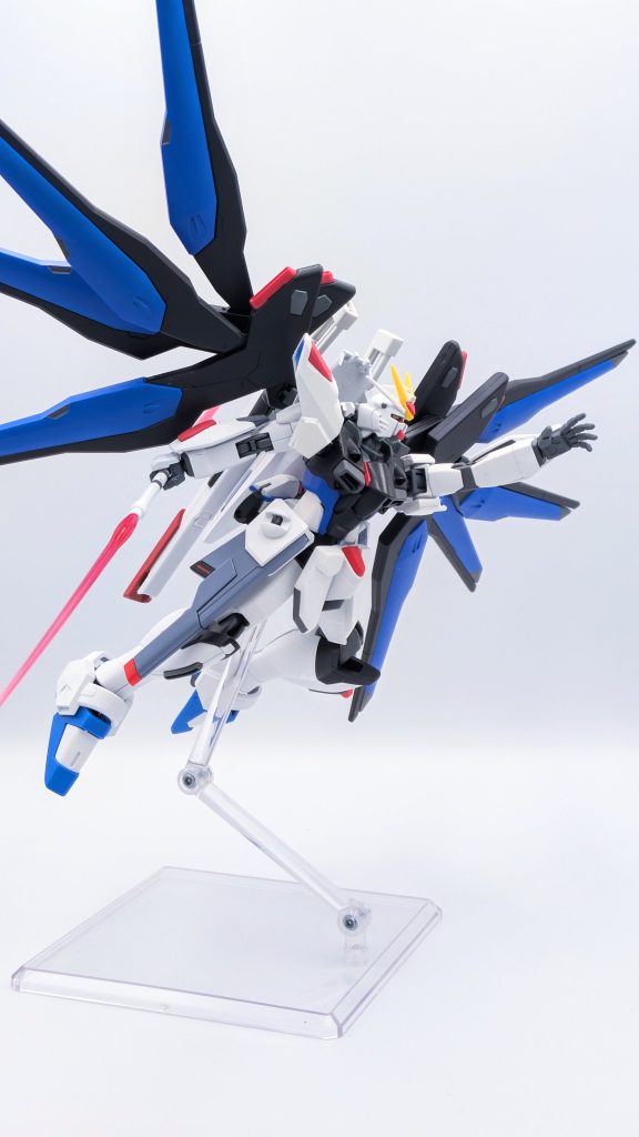 アンビデクストラスハルバード。フリーダムVSプロヴィデンス以外でキラがハルバードを使った記憶が無いですが、SEED屈指の名シーンだと思います。