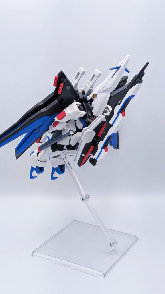 下から。機首、シールドのお陰で案外良い感じか…？因みに、バラエーナはこの状態でも展開できます。