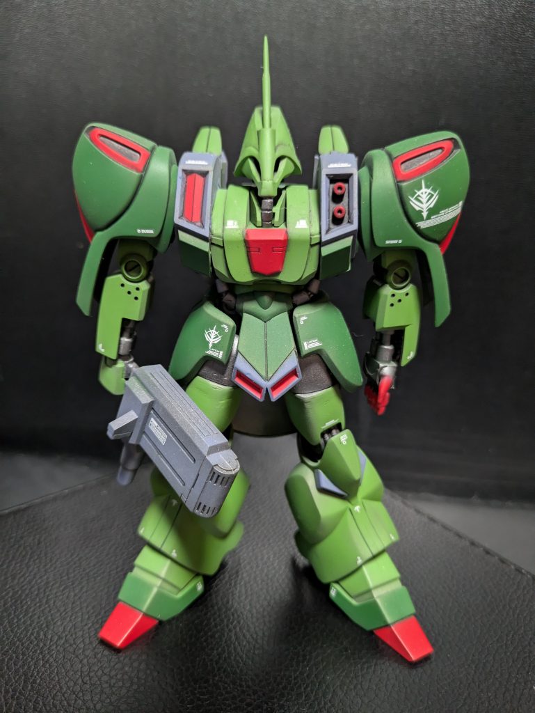 旧キットってバランス整えてあげることでHGUCと並べても違和感無くなりますよね。