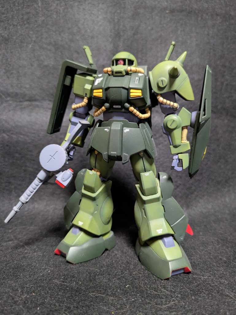 こちらはHGUCのハイザックです。ほぼ素組みですがとてもプロポーション良い機体だと思います。