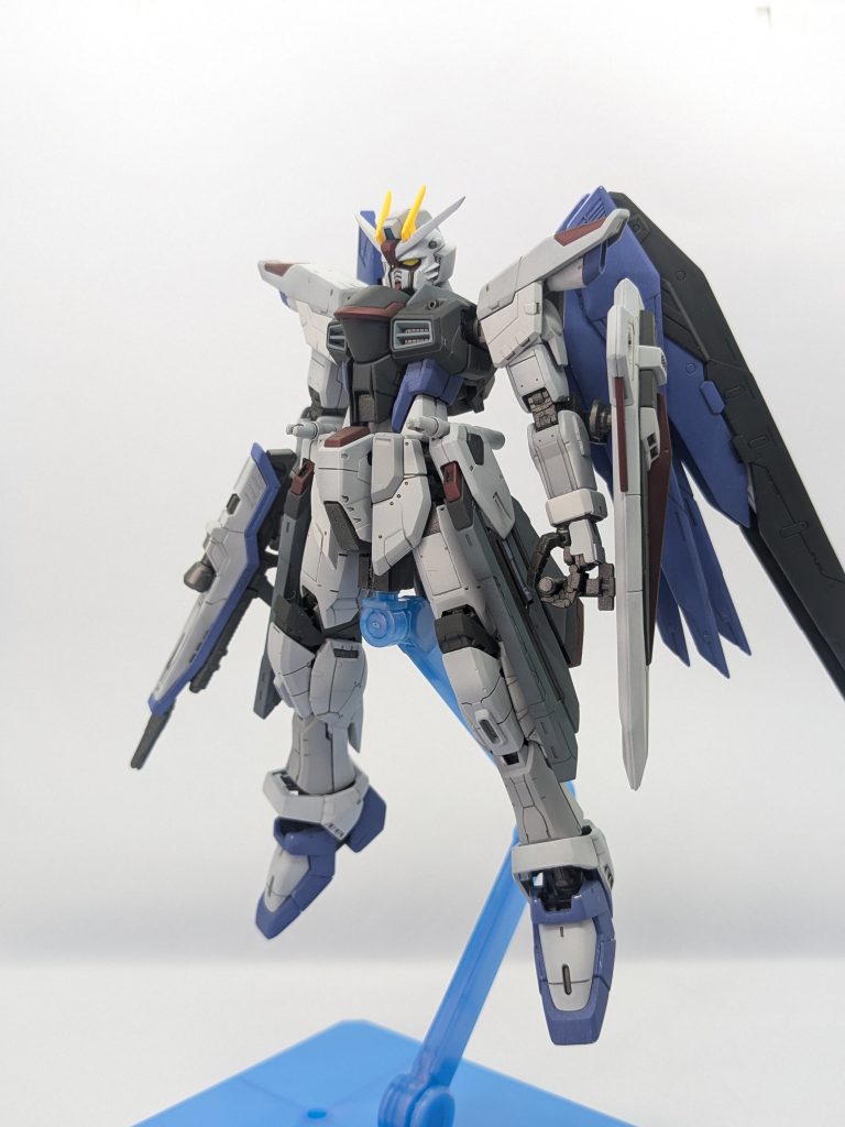 調色レシピ白:メカサフライト→コールドホワイト白(暗色):メカサフライト→コールドホワイト+ガルグレー青:白サフ→シルバー→メタルパープル+風蒼+ネイビーブルー赤:黒サフ→ローズディープレッド黄:マイザーイエロー→イエロー黒:黒サフ→グラファイトブラック+ネイビーブルーレールガン:メカサフライト→ブルーグレー+風蒼+ガルグレー関節等:黒サフ→スターブライトアイアン