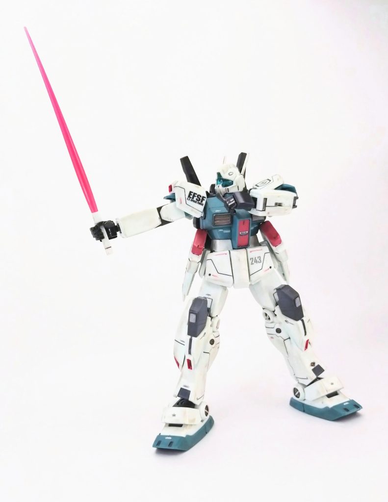 改造・改修一切無しのストレート組みですが、スタイル良くない?手首が緩くてすぐポロリするのだけ難点。お陰で寸劇やってる間に左の平手が取れて落ちて行方不明に…地味に左右の平手、左右の握り手(グー)が付いててポイント高いキット。