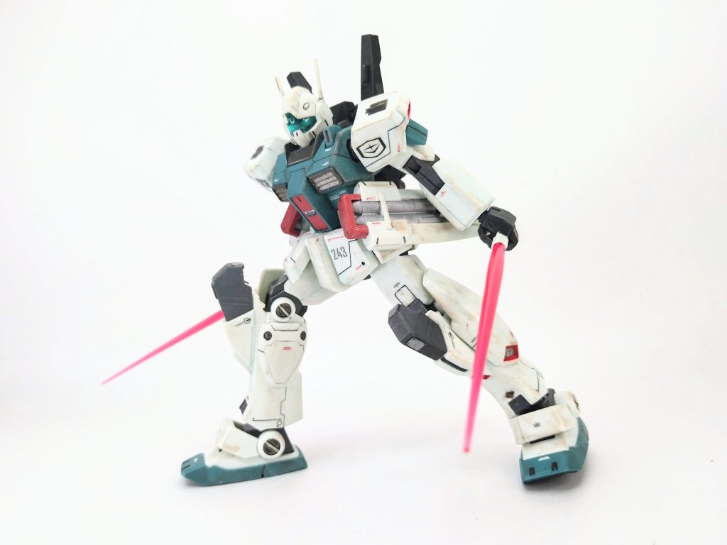 肩のポッド無い方がイケメンだよね。腰のミサイル(?)ラックが鞘みたいで良い。