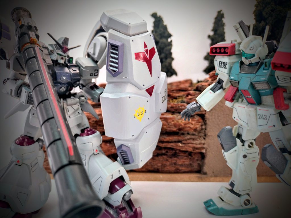 あー…あンのジム野郎、まーたそんな事やってんのか。気にすんな、俺がヤキ入れしてきてやる。「え…いや…別にそこまで…だし、そんなことしたら今度は先輩の方が面倒事になっちゃうんじゃ…」いーや、アイツはいつもすぐそうやって先輩風吹かせて後輩イビるからな。それに…俺はもう連邦校とは縁を切った身だから気にすんな、ハハハハ!