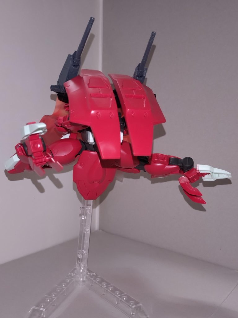 なおMA形態でもビームマントを展開可能で、そのときはステルス性能がより拡大する。