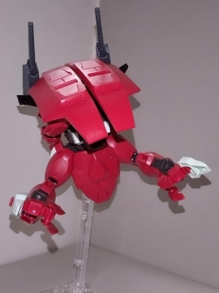 MA形態水中戦では基本的にこの形態に変形する。なおMS形態でも大気圏内飛行能力があるためか、空中戦でMA形態に変形する機会はあまり多くない。