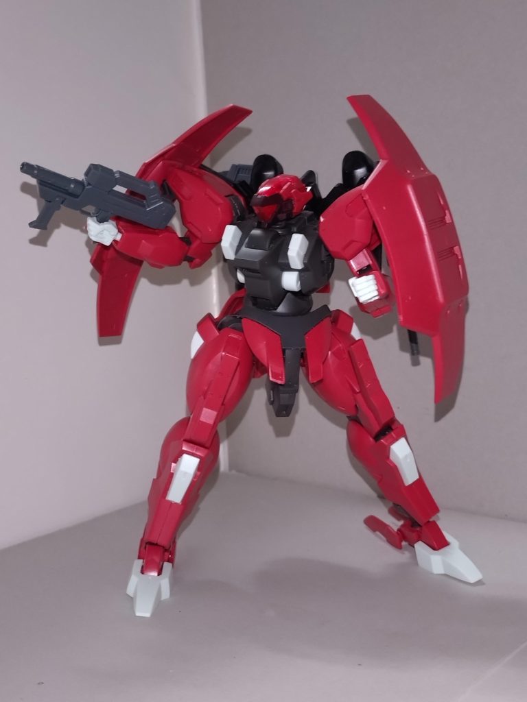 ビームライフル本機とダリルバルデの専用装備。MA形態ではバックパック中央部にマウント。