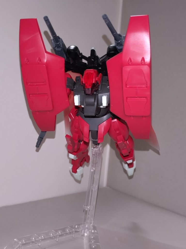 大気圏突入左右のシールドを前面に展開した上で、ビームマントを発動。ビームマントは突入直前に自動的に展開解除となる。